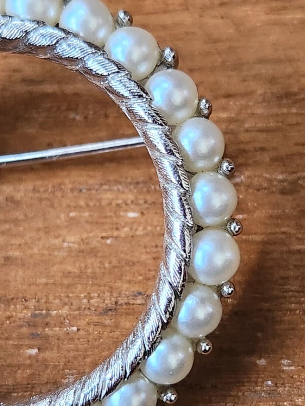 Vtg Trifari Crown Faux Pearls Silver Tone Round Wreath Brooch Pin Signed 1.5” - Picture 9 of 14